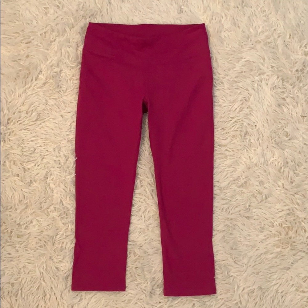 Athleta magenta cropped leggings. Women’s size 4.